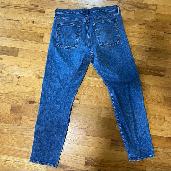 Levi women’s 30” button fly wedgie jeans - Picture 2 of 5